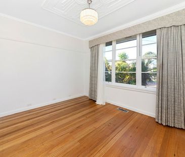Beautifully Presented 3 Bedroom, 1 Bathroom Home! Water Usage Inclu... - Photo 5