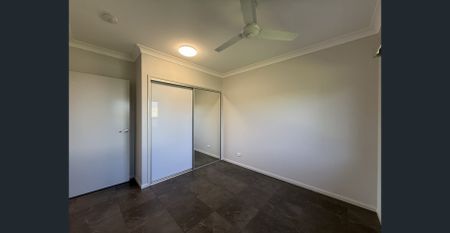 Modern 3 Bedroom Home + Ensuite - Photo 5