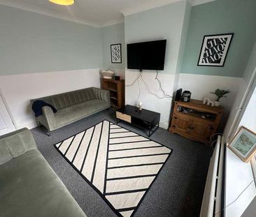 Bed Student House, LN5 - Photo 2