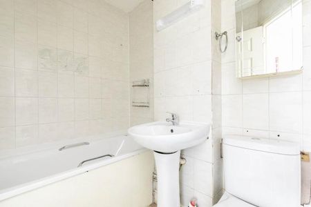 1 Bedroom, 1 bath, 1 reception Apartment - Photo 5