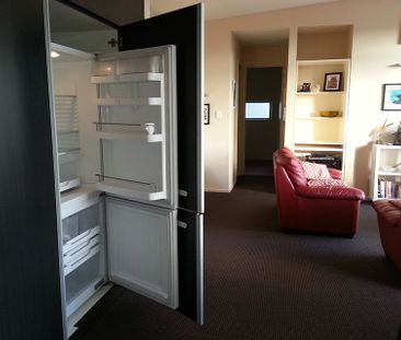 Modern, fully-furnished hideaway - Photo 5