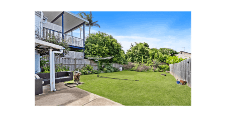 Charming Queensland Cottage in Prime Manly Location – Don’t Miss Out! - Photo 3