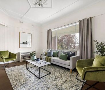 1/4 Rosebank Avenue, Strathmore VIC 3041 - Photo 1