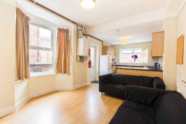 5 Bed Semi-Detached House, Bute Avenue, NG7 - Photo 1