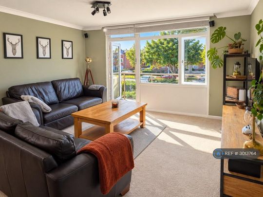 3 bedroom flat to rent - Photo 1