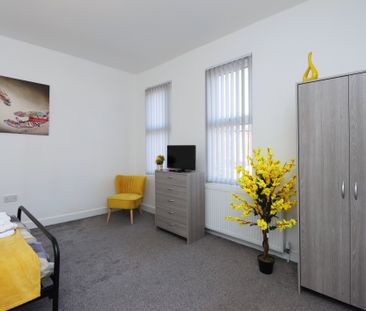 Beautiful rooms in shared house in Moseley - Photo 3