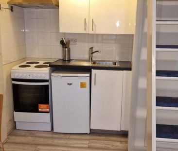 Studio to rent - Photo 2