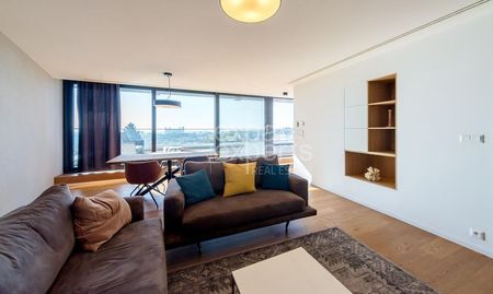 Nadštandardný 3i byt 95 m2, s parkovaním a terasou s výhľadom na hrad - Photo 4