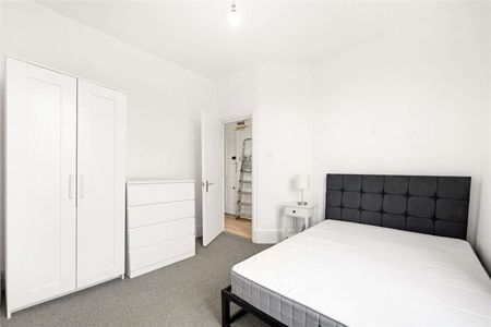 Three bed furnished flat located close to Stockwell - Photo 4