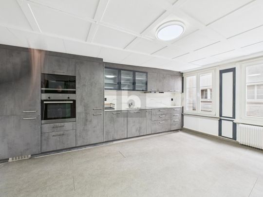 EXCLUSIVE AND FRESHLY RENOVATED - Photo 1