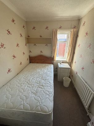 34 Ebor Parade, Belfast BT12 6NS - Photo 1