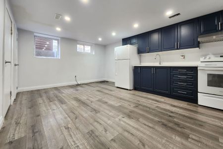 For Lease - 12 Ramsey Crescent, Hamilton, Ontario - Photo 5