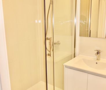 Paris XVIIIème, métro Anvers/Abbesses, Studio de 20,39m² refait à neuf - Photo 3