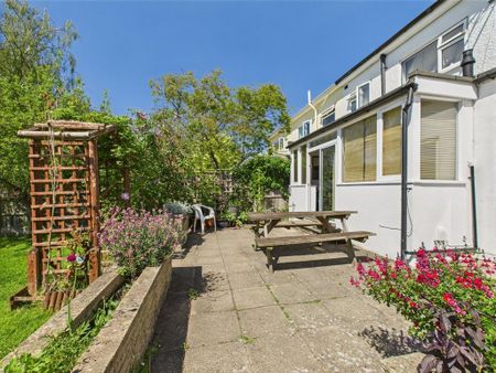 1 bedroom in a house share to rent - Photo 3