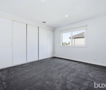 Beachside 3br townhouse plus Study - Photo 6