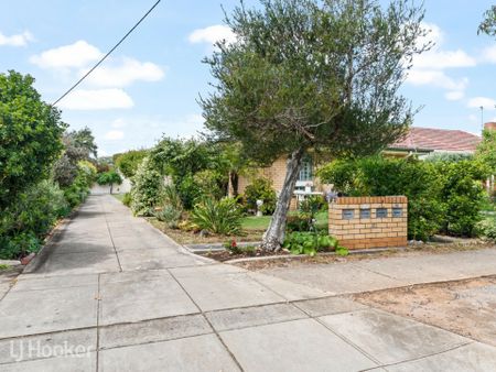 2/32 Hereford Avenue, Trinity Gardens SA, Belconnen - Photo 5
