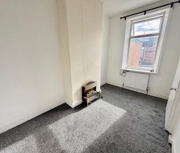 3 bedroom flat to rent - Photo 4