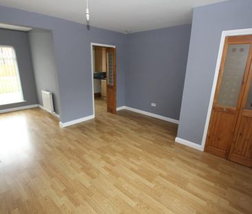 3 bedroom end of terrace house to rent - Photo 2