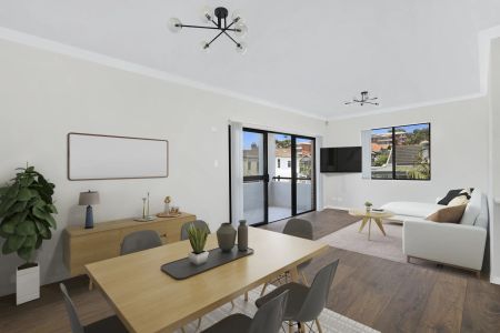 BEACHSIDE ABODE BATHING IN NATURAL LIGHT - Photo 4