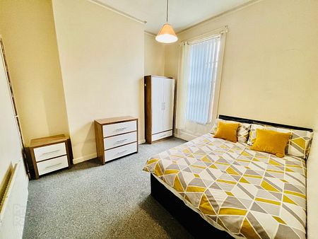 Camden Street, Room 2, BT96AU, Belfast - Photo 4