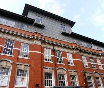 2 bedroom Flat To Let - Photo 1