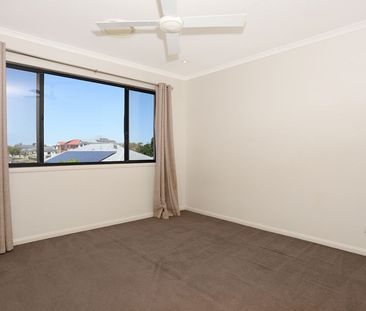 58 Sir Bruce Small Boulevard, Benowa QLD 4217 - House For Rent | Do... - Photo 5