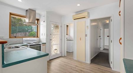 250m from Queen Charlotte College - Photo 2