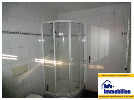 Schöne, helle 1-Raumwohnung mit Einbauküche + PKW-Stellplatz - Photo 4