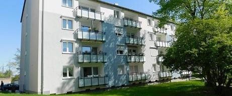 Schön geschnittene 3-R-Wohnung mit Balkon! Ideal für die kleine Familie! - Photo 1