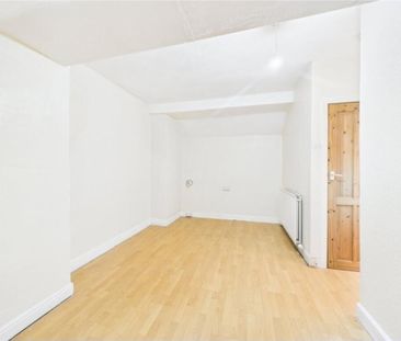 4 Bed Terraced House, Cedric St, M5 - Photo 3