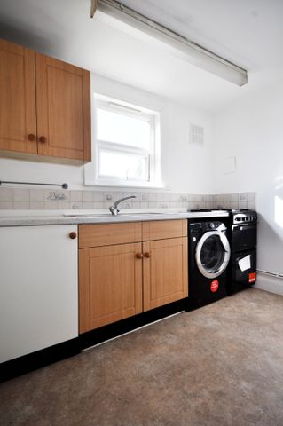 One Bedroom Flat to rent in London - Photo 3