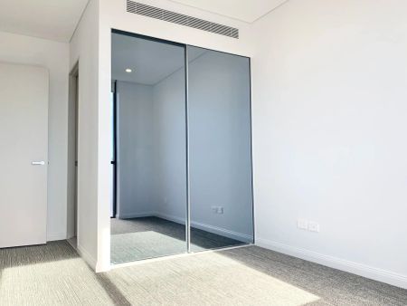 Furnished Sophisticated Two-Bedroom Apartment Moments from Green Square Station - Photo 3