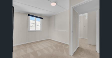 Charming Family Home in Popular School Catchment Location - Lawns & Gardens Included! - Photo 3