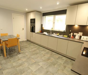 4 bedroom bungalow to rent - Photo 2