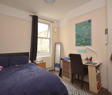 4 bedroom terraced house to rent - Photo 4