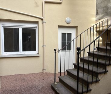 Location Appartement 2 pièces 51m² CHARLIEU 42190 - Photo 6