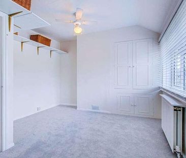 Bloxham Crescent, Hampton, TW12 - Photo 5