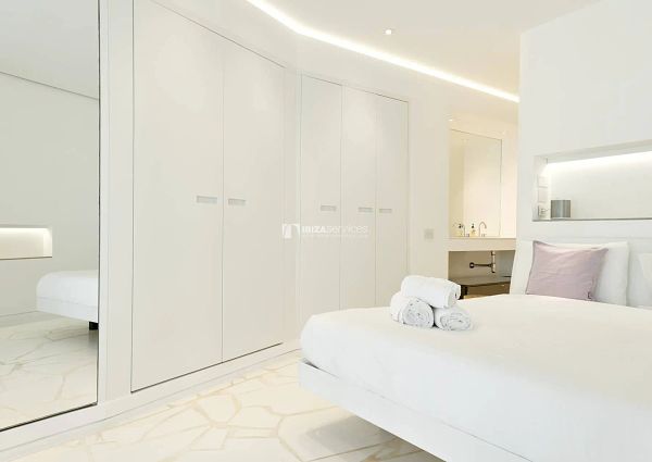 4051 Luxury 1 bedroom apartment rental Las Boas de Ibiza.