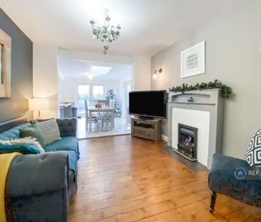 4 bedroom semi-detached house to rent - Photo 1