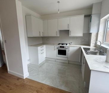 3 bedroom terraced house to rent - Photo 3