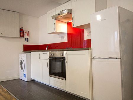 Apt 8, 4 Darnley Road - Photo 2