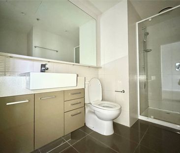 Fanastic 1 Bedroom Apartment with a study - Photo 2