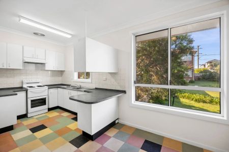 52 Griffin Road, North Curl Curl. - Photo 3