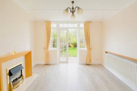 3 bedroom House To Let Total Size: 1045 SQ FT - Photo 4