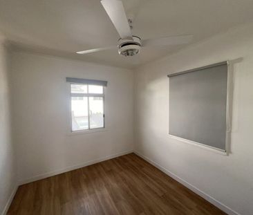 Spacious 4-Bedroom Beach Home in Prime Position - Photo 3