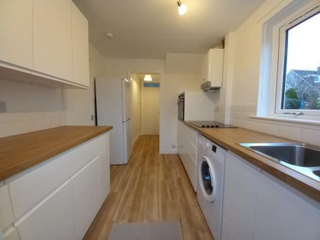 3 bedroom semi-detached house to rent - Photo 5