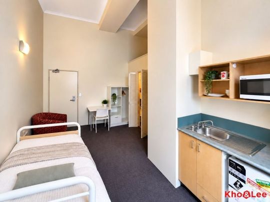 Furnished Studio Apartment in the Heart of Broadway - Photo 1