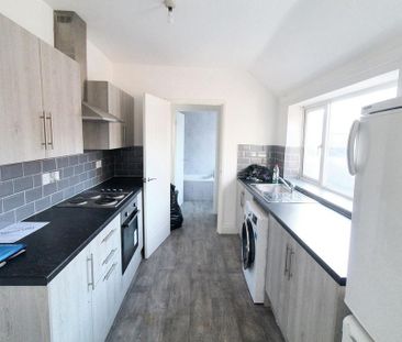 3 bedroom flat to rent - Photo 5