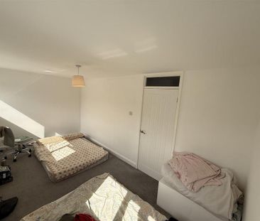 4 bedroom terraced house to rent - Photo 6