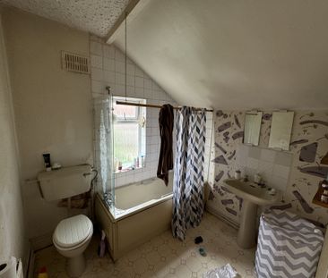 A mid terraced property consists of living room with separate dinin... - Photo 5